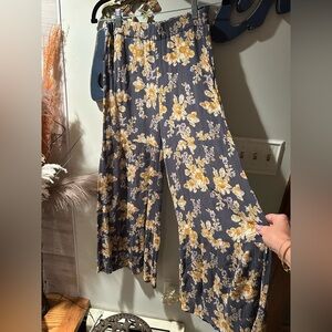 T52.Umgee Yellow and Gray Floral Wide-Leg Jumpsuit